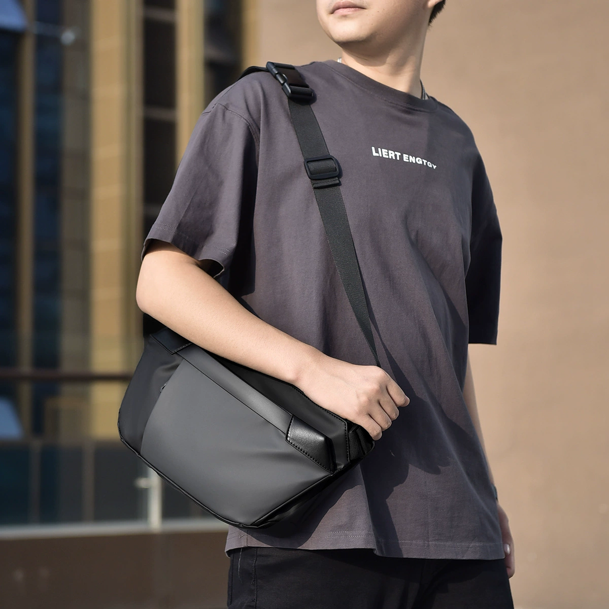 Shoulder bag, men's chest bag for leisure