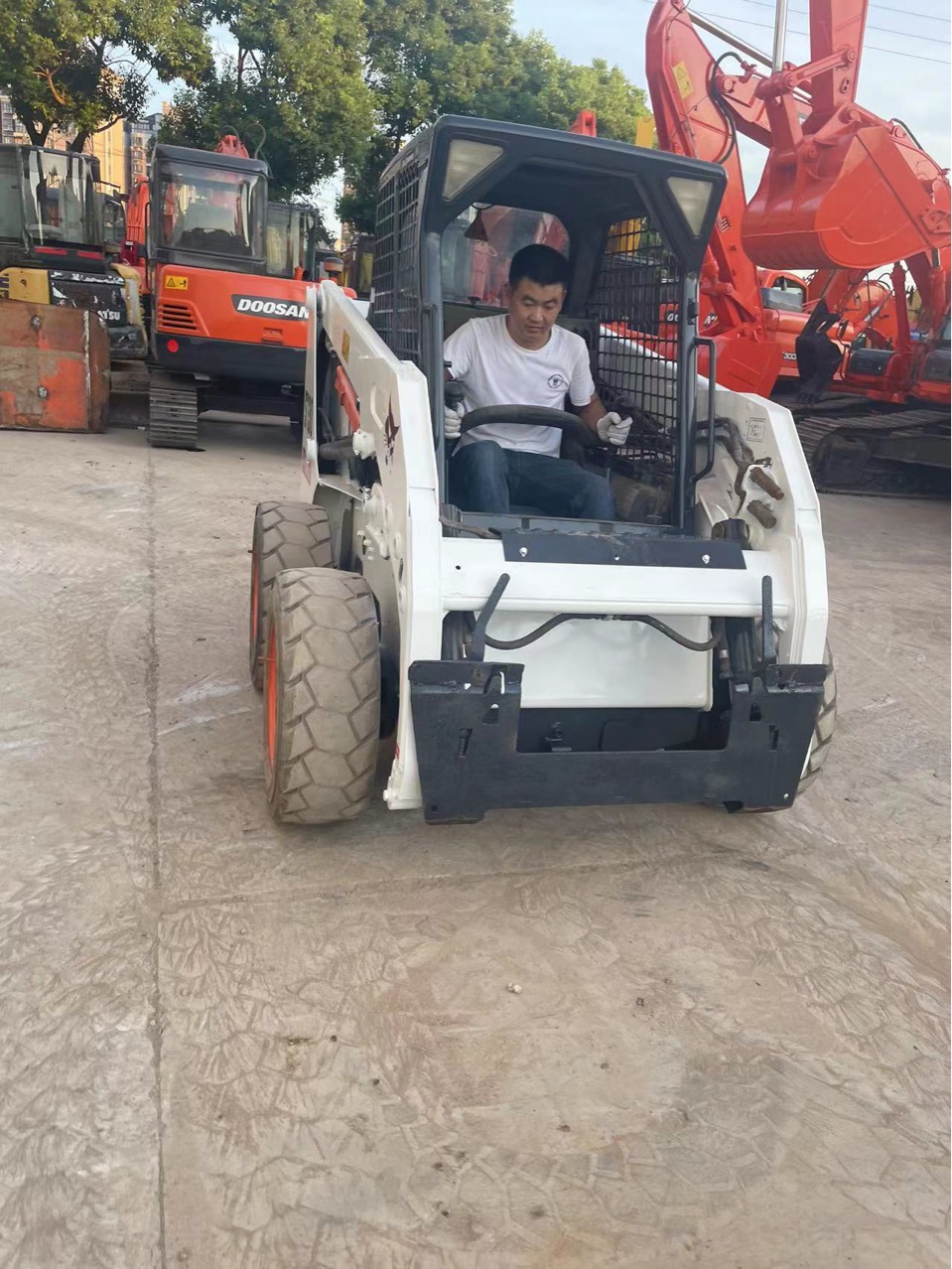 出售二手滑移装载机，山猫滑移机，二手滑移机，山猫130，S130