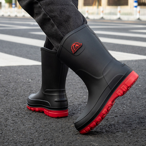 Cross-border waterproof men's rain boots stylish mid-calf thick warm rubber shoes work anti-slip fishing kitchen rain boots wholesale