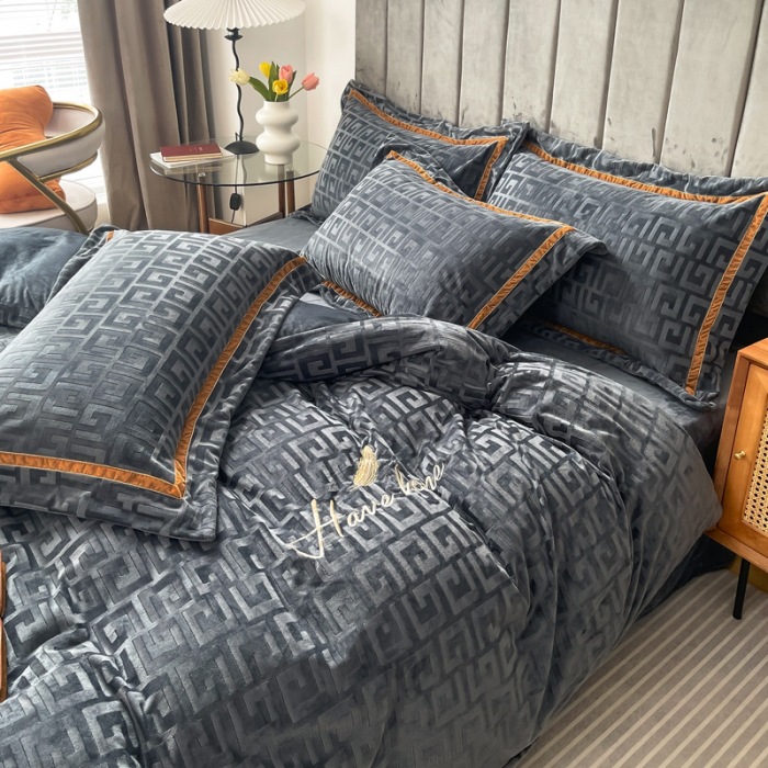 Category a Baby Super Soft Accessible Luxury Milk Velvet Four-Piece Set Thickeneded 2-Sided Plain French Velvet Bed Sheetss and Fitted Bed Sheetss Embroidered Quilt Cover