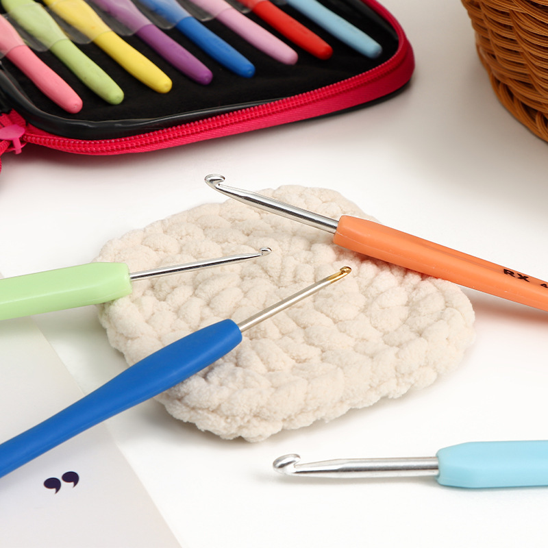 Embalaje de cuero rosa multi-especificaciones de color crochet suéter herramientas de tejido aguja de suéter mango suave chapado en oro gancho de crochet