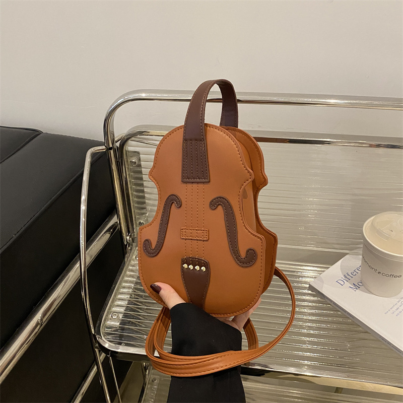Hermosa y extraña mochila de hombro para mujeres 2024 nuevo estilo de moda bolso de hombro portátil de red bolso de violín rojo