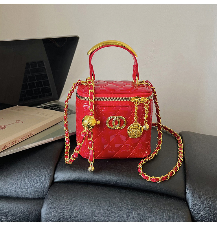 Bolso de mujer caja de mano de verano bolso pequeño 2026 nuevo estilo de alto nivel sensación pequeña fragancia estilo diamante cadena mochila