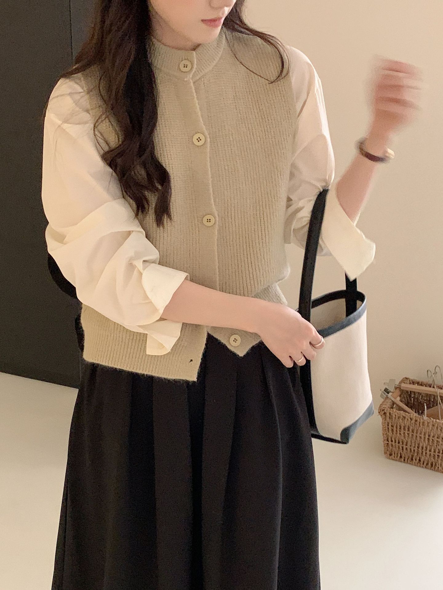 24 Dongpuyuan coreano color sólido sin mangas chaleco de punto para mujeres otoño de 2024 nuevo