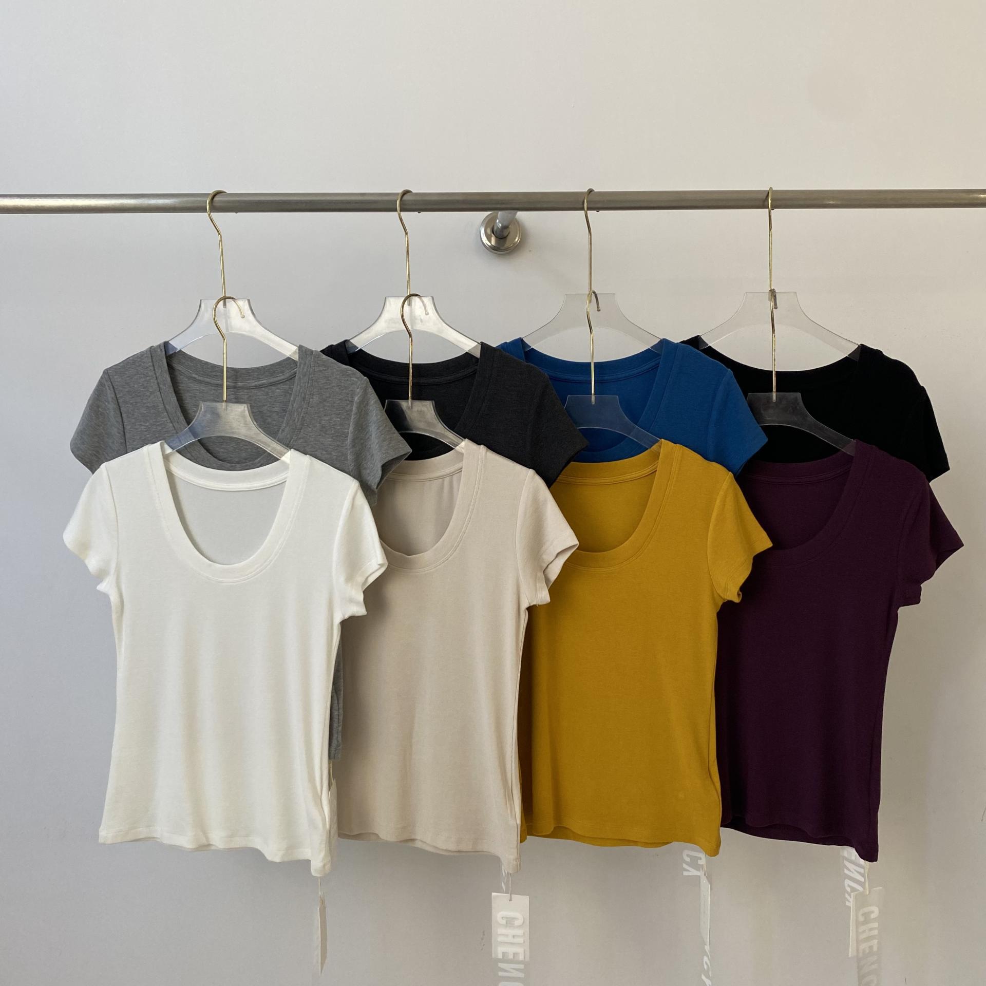 Qadınlar üçün yay fırfırlı qollu ağ t-shirt