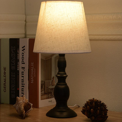 Lámpara de mesa americana lámpara de noche retro Hotel ingeniería dormitorio lámpara de mesa Oficina estudio lámpara LED protección ocular oscurecimiento lámpara de noche