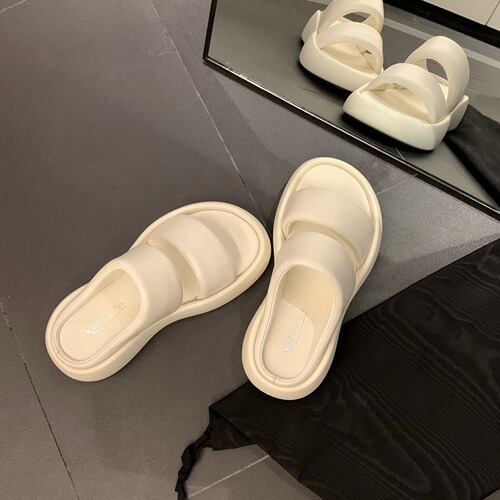 Gu Yun | Thick-soled Double-Strap Elevating Open-Toe Sandals Women's 2024 New Arrival Summer All-match Bread Beach Flat Slippers