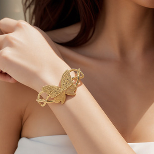 �羳Ůʿ���C�߼��н��悀�Գ����OӋ���������Ʒ�֭h�W�����s