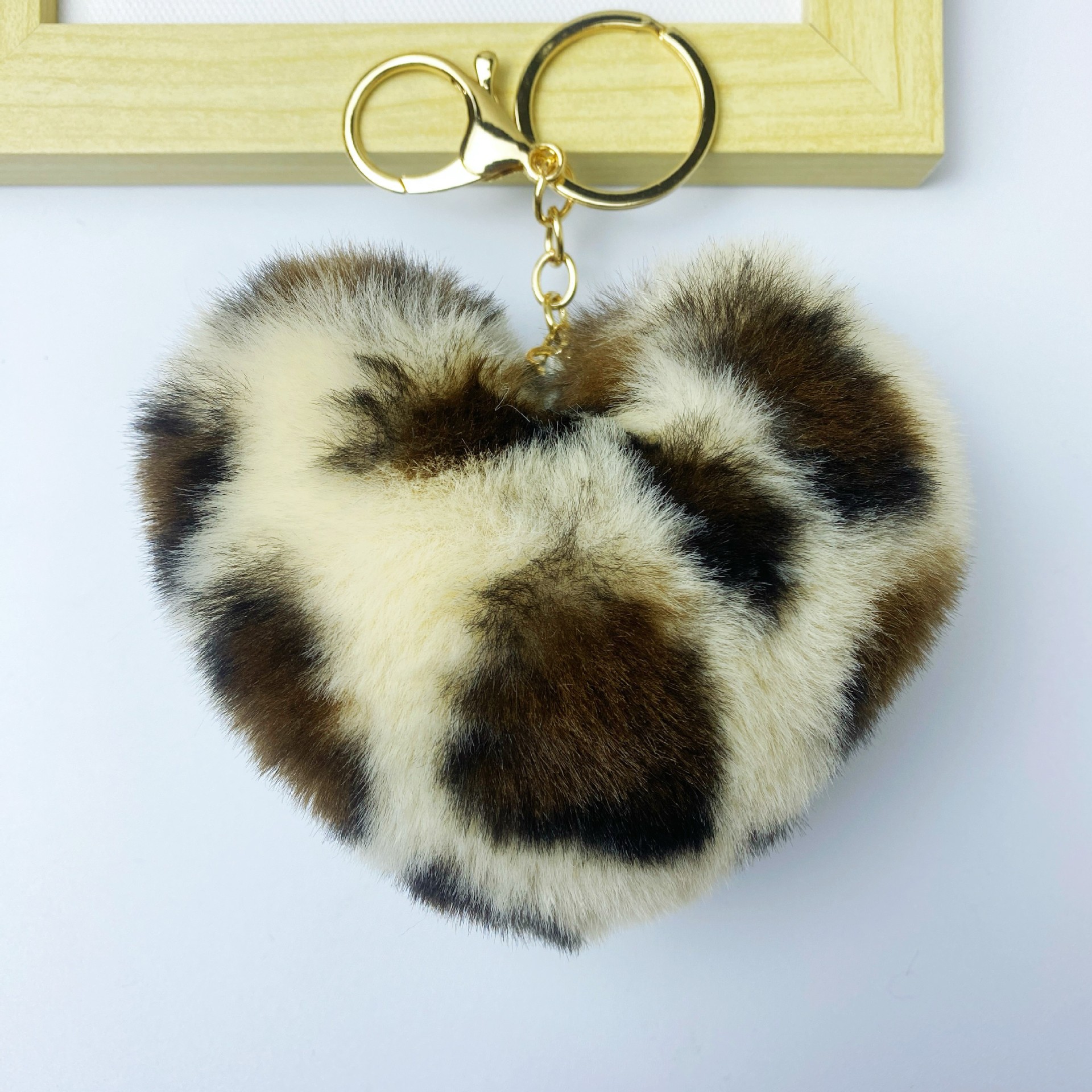 愛の毛玉キーホルダー、イミテーションウサギ毛桃型ぬいぐるみペンダント、カップル、車、バッグの飾り、ギフト、卸売、手作り