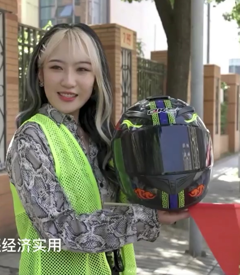 Foreign Trade Motorcycle Helmet with Horns, Full-Face Helmet for Men and Women, Safe for All Seasons, Rider Electric Vehicle Helmet, Dropshipping