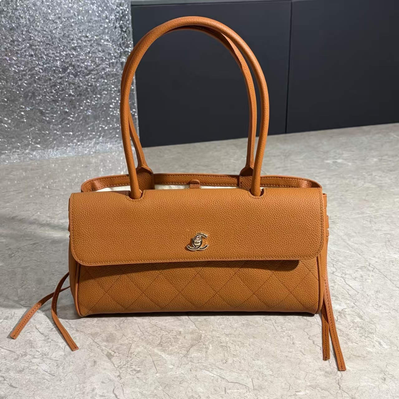 Minimalist Genuine Leather Underarm Bag For Women Versatile Handbag Quilted Bowling Bag Niche Luxury Baguette Bag - Thumbnail 2