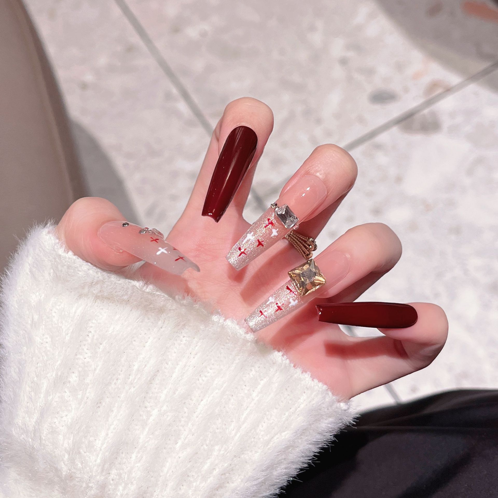 2026 Año Nuevo vino rojo nuevo desgaste de uñas falsas largas desmontables pequeñas uñas de viento fragante parche de productos terminados de uñas hechas a mano