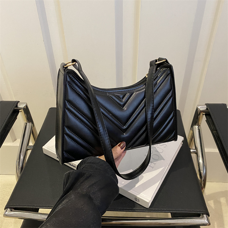 Nicho francés diseño bolso de brazaletes de diamante para mujeres 2024 verano nuevo estilo de moda de cadena universal bolso de hombro para chicas