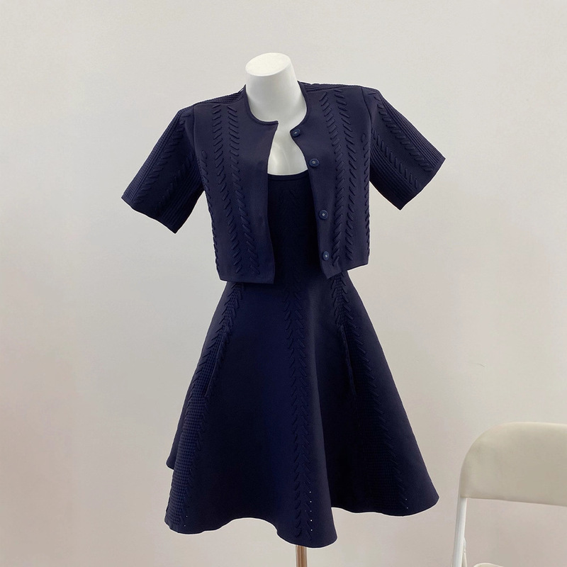[Blogger's Same Style] Mj's 2025 Early Autumn New Strap Retro Design Suspender Dress + Short-Sleeved Cardigan
