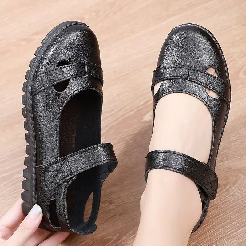 Женские сандалии для мам, новинка 2022 года, летняя модная верхняя одежда для среднего и пожилого возраста на плоской подошве из мягкой кожи, нескользящая, от 40 до 50 лет, 60 лет