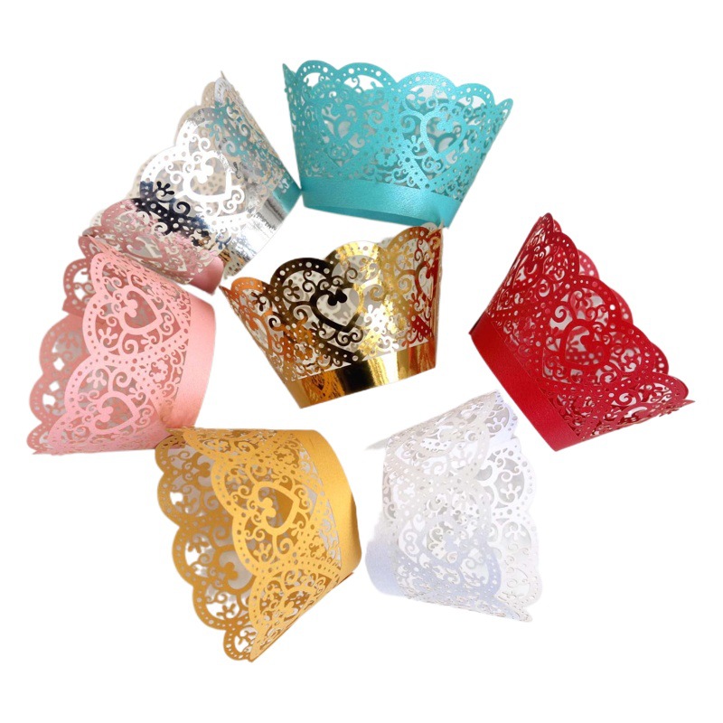 Nuevo láser de papel hueco borde hornear tarta de huevo taza decorativa de encaje titular de la torta amor taza de papel al por mayor