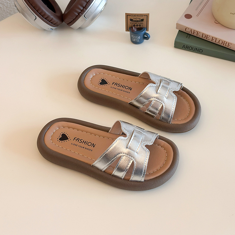 Zapatos casuales de moda infantil versátiles 2026 verano nuevos zapatos de playa para niñas de dedos desnudos zapatillas de suela suave para niños