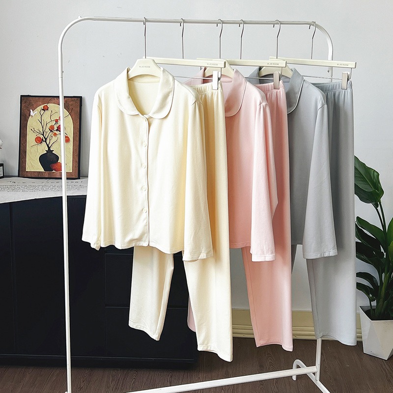 Fresh and soft cardigan-style loungewear for women, featuring a padded chest, a lapel collar, and long sleeves, suitable for wearing as pajamas or outerwear in autumn and winter Fresh and soft cardigan-style loungewear for women, featuring a padded chest, a lapel collar, and long sleeves, suitable for wearing as pajamas or outerwear in autumn and winter