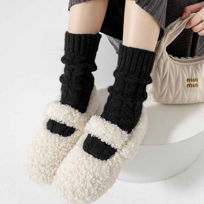 Botas de algodón de invierno y invierno calcetines de torcido de lana gruesa calentamiento sólido simple retro calcetines caseros