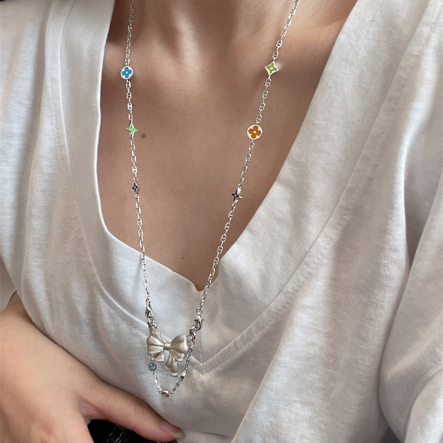 Glasses Chain Mask Chain Four-leaf Clover Old Bone Flower Double Button Pig Nose Necklace Niche Advanced Sense Cold Wind Necklace for Women