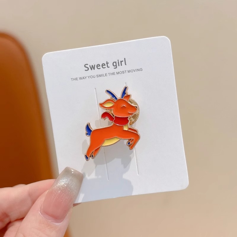 Broche de aleación de sentido avanzado japonés nueva insignia de personalidad de moda femenina de dibujos animados bolsa de Navidad accesorios de metal al por mayor