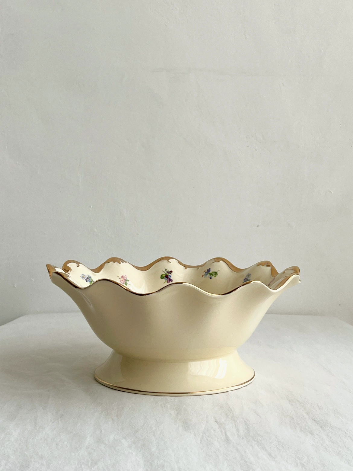 Luxury Pure Handmade Rice-Yellow Ceramic Plate with Gold Flower Trim, Double-Ear Handles, Heavyweight