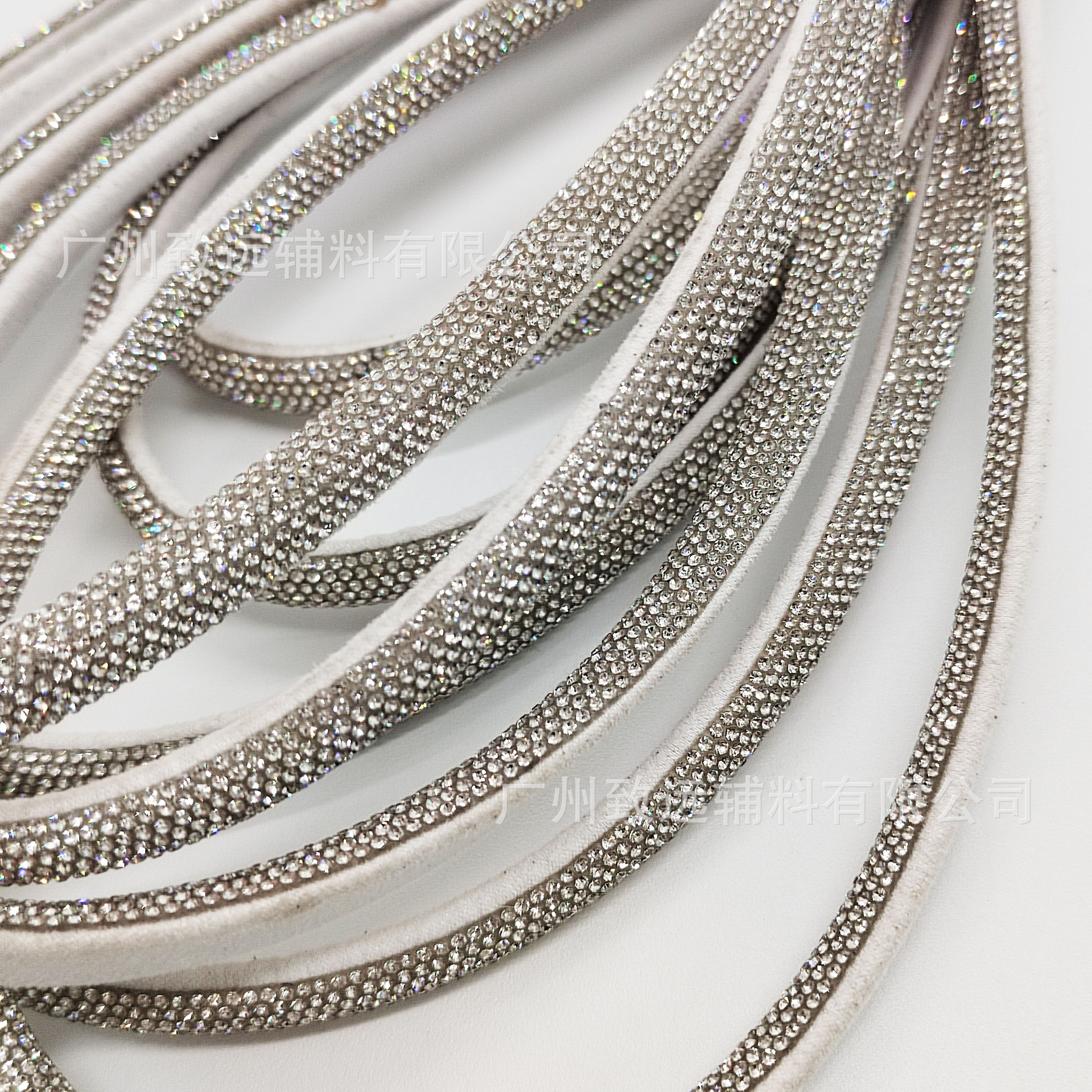 Semicírculo rhinestone cuerda de diamantes de imitación de media superficie tira de diamantes de imitación tubo de perforación de plástico redondo sandalias de tubo zapatos y sombreros material Diamond Strip fábrica