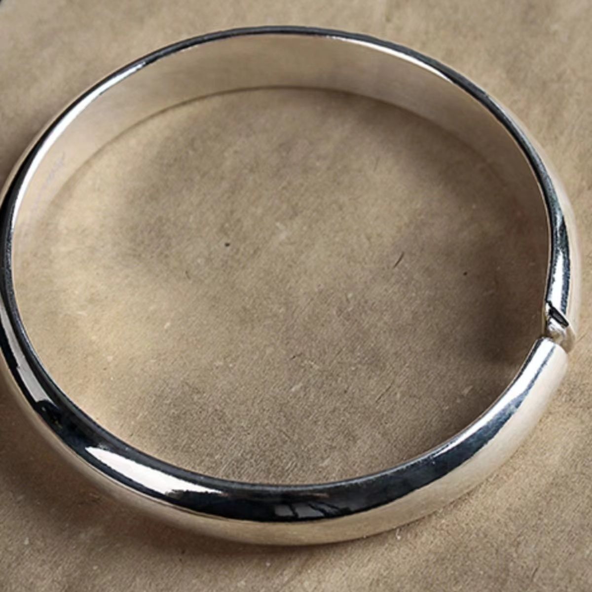 Pulsera brillante plateada de cobre blanco, estilo étnico, simple, brillante, pulseras abiertas, accesorios transfronterizos para mujeres, fabricantes de joyas al por mayor