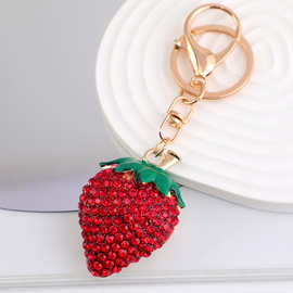 可爱水钻创意时尚新品汽车挂饰钥匙扣水果草莓钥匙链包包挂件