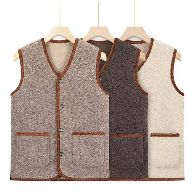 冬季新款妈妈装羊羔绒马甲外套2025年外搭皮毛一体洋气女士外套女