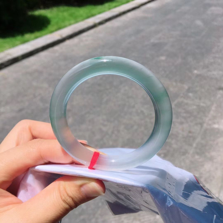 Naravna burmanska zapestnica iz žada tipa A Zapestnica iz žada_voghion.com