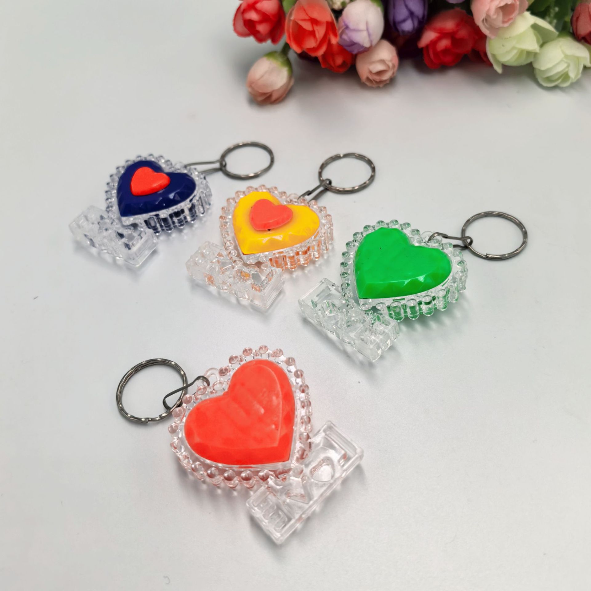 Transfronterizos creativos de plástico amor amor amante llavero colgante juguetes luminosos un pequeño regalo puede imprimir logotipo