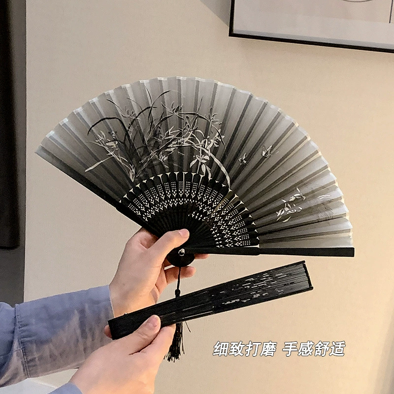 Round fan, black Hanfu, Chinese style