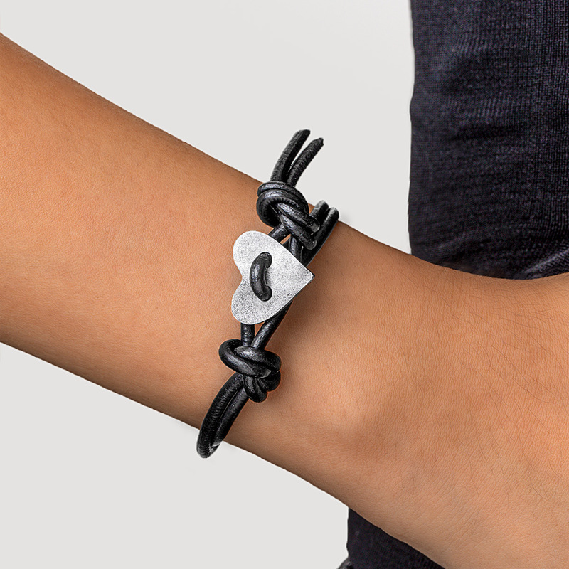 Cross-Border Popular Retro Denim Western Ethnic Style Alloy Peach Heart Leather Rope Bracelet Classic Old Lady's Bracelet