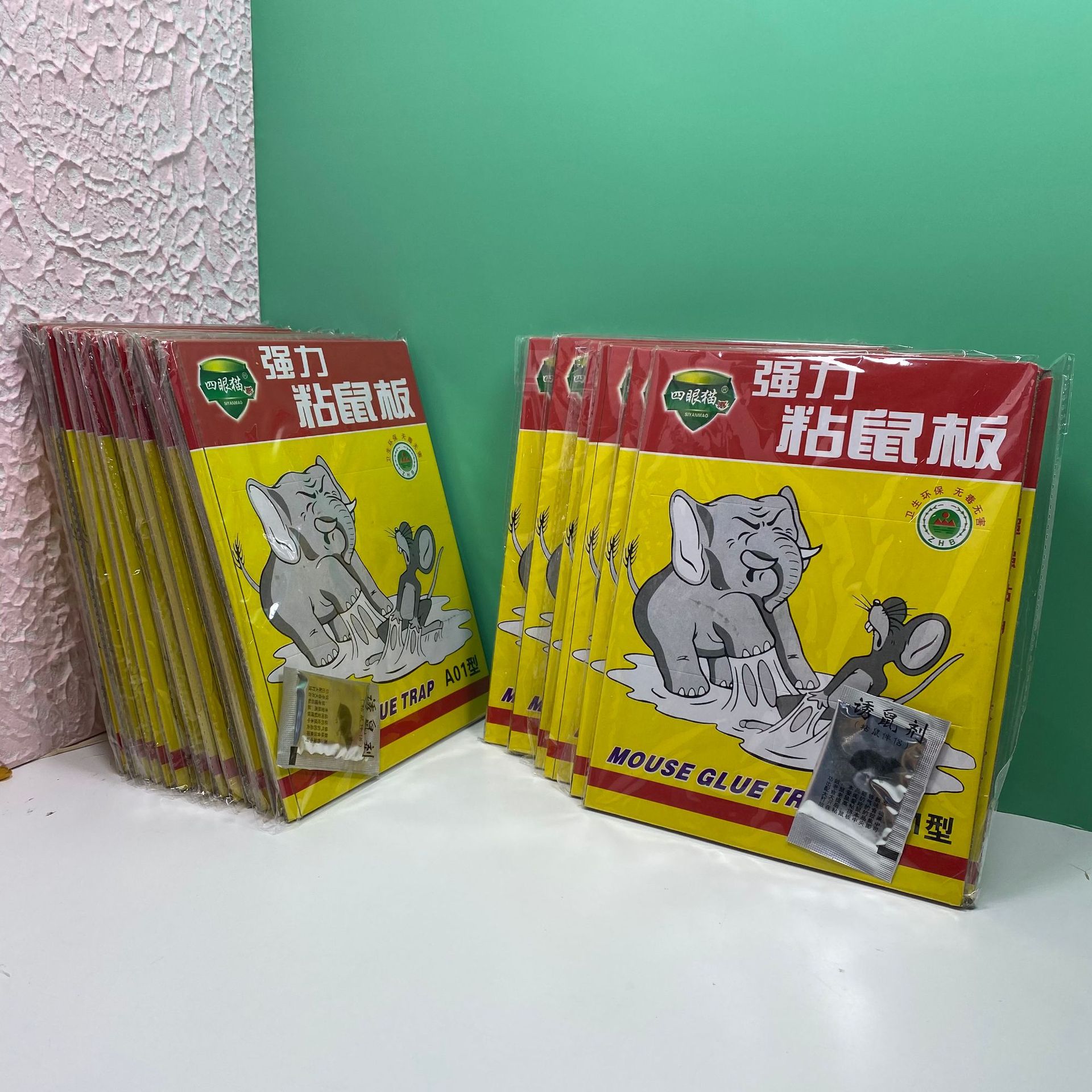 Manufacturer's spot wholesale four eyed cat A01 # elephant sticky mouse board sticky mouse glue hard mouse board mouse trap