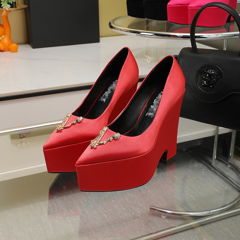 Fashionable high heels platform