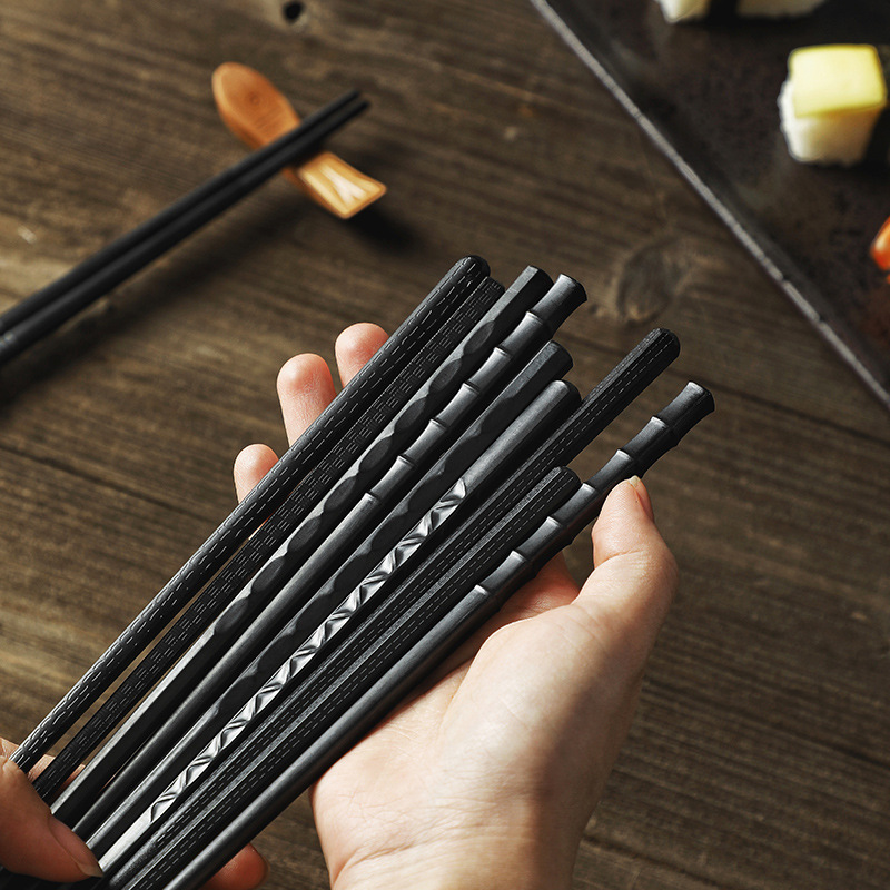 Japanese Pure Black Chopsticks Household Meal Sharing Sushi Alloy Pet Chopsticks Pointed Hotel Tableware Chopsticks
