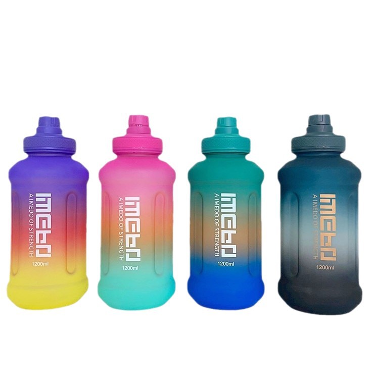 Gradiente de color esmerilado deportes botella de agua con mango botella de bebida directa de gran capacidad transfronteriza de comercio electrónico taza de agua de plástico al por mayor