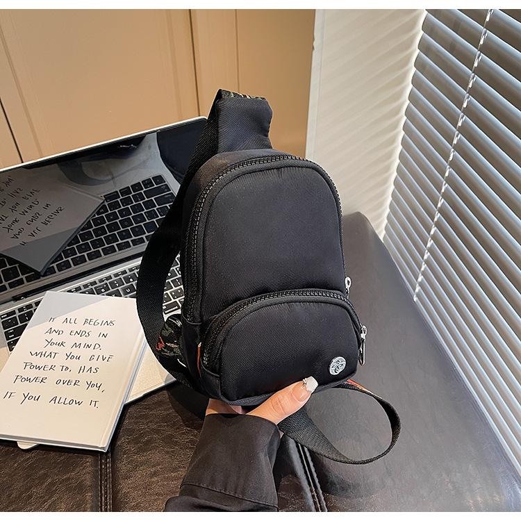 Bolso de tendencia coreano para mujeres 2026 verano nuevo estilo de moda ligero y simple bolso de hombro nicho bolso de pecho super caliente image 9