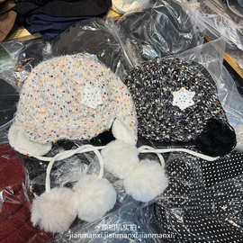 立体钩针雪花彩色点点毛绒雷锋帽女冬时尚毛球甜美百搭保暖护耳帽