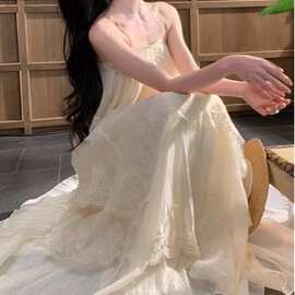 光迹法式蕾丝吊带连衣裙女夏2026温柔度假显瘦蛋糕裙女装