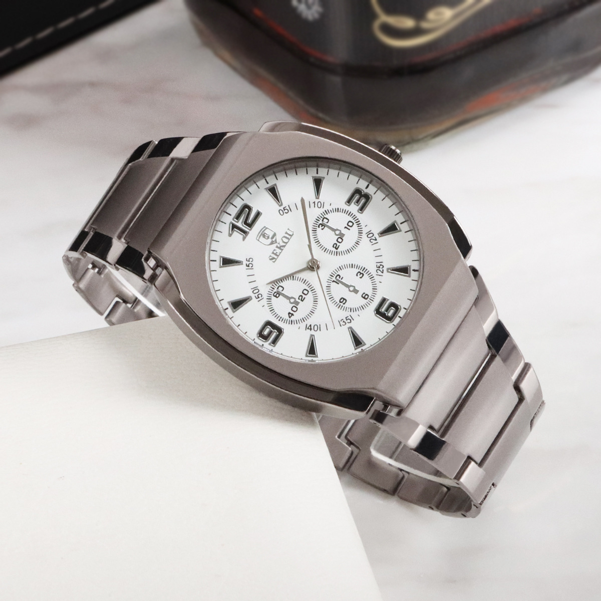 Cross-border Hot Selling Fashion Shaped Men's and Women's Watch Factory Direct Business Casual Alloy suit Quartz Watch 2715