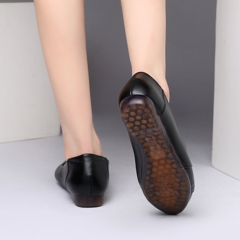 Parte inferior del tendón 2021 zapatos de Madre de primavera y otoño Fondo suave verano cuatro estaciones zapatos individuales cómodos zapatos de cuero planos de corte bajo zapatos de mujer de mediana edad y ancianos