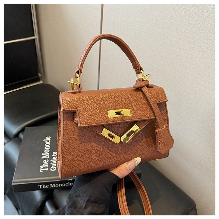 This year, a new women's casual summer single-shoulder crossbody bag with a niche design is in vogue. The hand-held small square bag is popular undefined