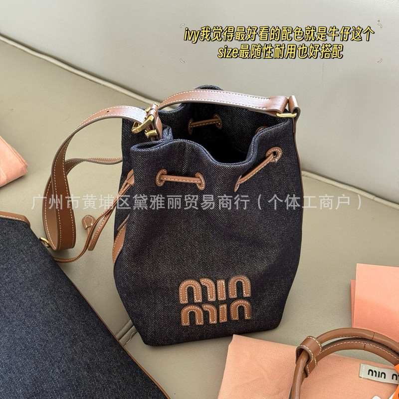 25 春夏ハイエンドシンプル本革レターデニムキャンバス脇の下バッグ怠惰なスタイルワンショルダーハンドキャリートートバッグ女性のための|undefined