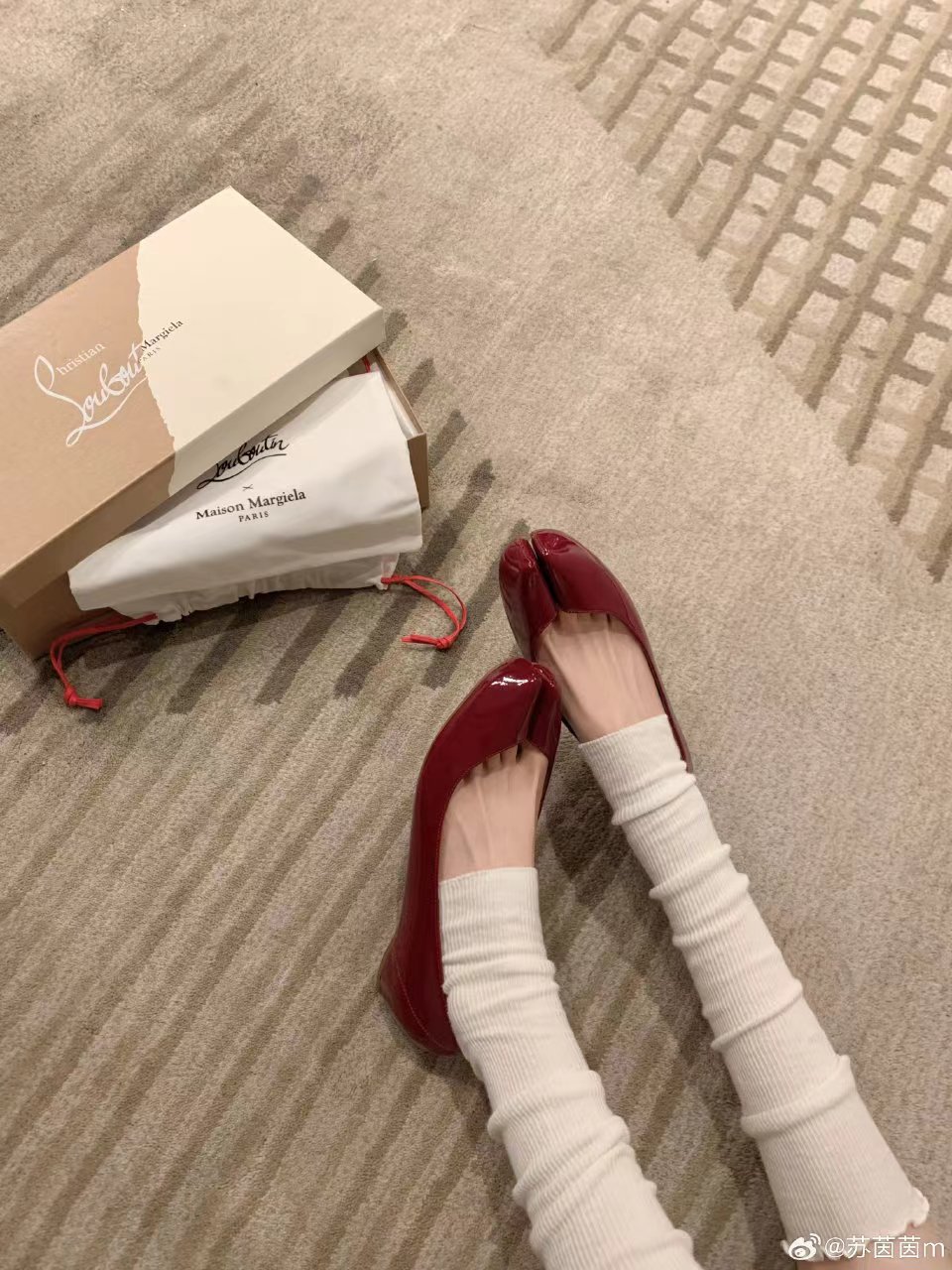 Nuevo estilo de verano 2025 ~ Rhinestone de malla con un pie, zapatos individuales de punta dividida de fondo plano, zapatos de manitas de cerdo para mujer