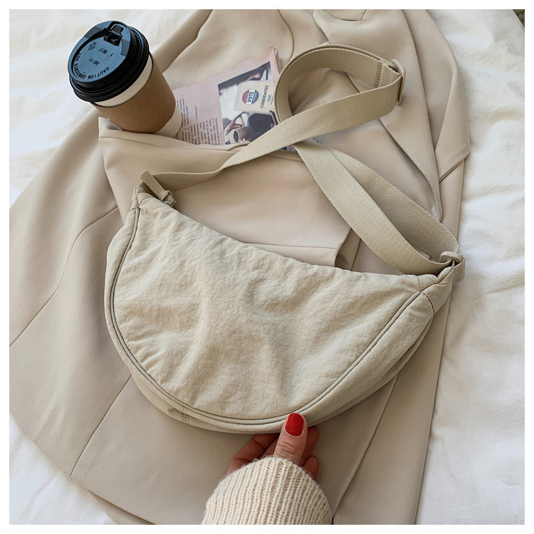 New Style Crossbody Bag for Women, Versatile, Lightweight, Trendy, Suitable for Commuting, Travel, Single Shoulder, High-End Nylon Dumpling Bag