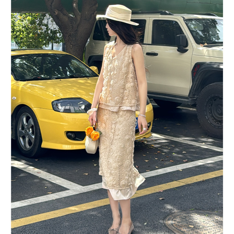 Women's summer vest for outer wear, sweet and elegant, holiday style, slimming, loose-fitting, with a stylish strap design, anti-exposure inner layer Women's summer vest for outer wear, sweet and elegant, holiday style, slimming, loose-fitting, with a stylish strap design, anti-exposure inner layer