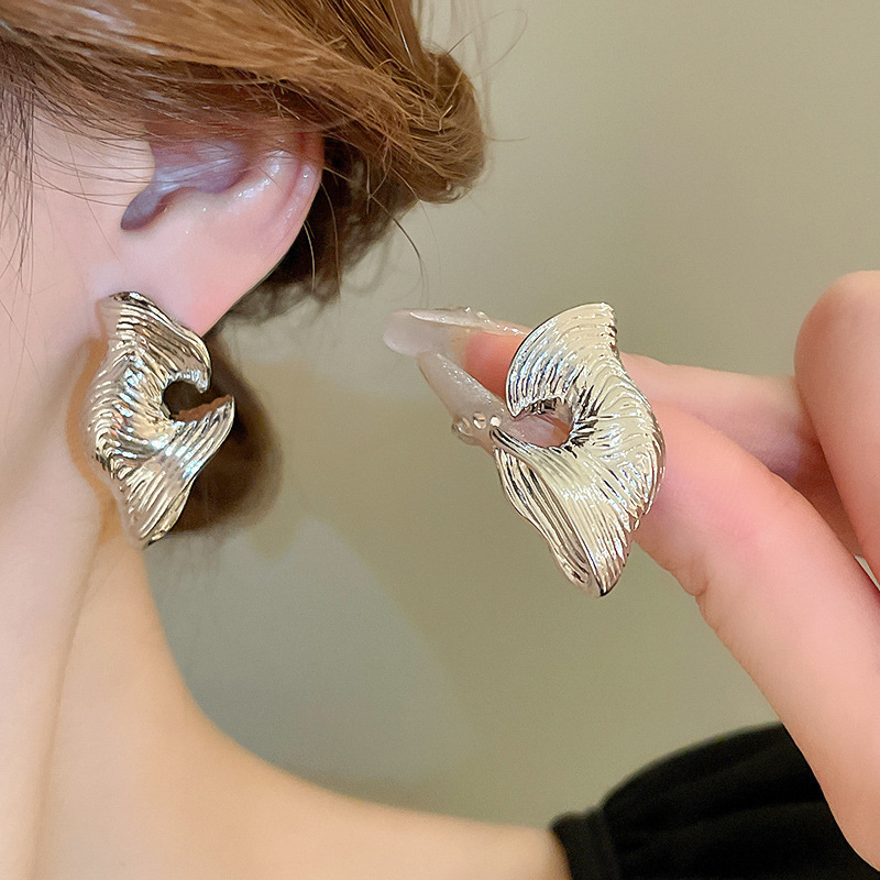 Pendientes de borla de flores de tul de aguja de plata Pendientes de súper hada verde menta fresca Pendientes de diseño exagerado de nicho