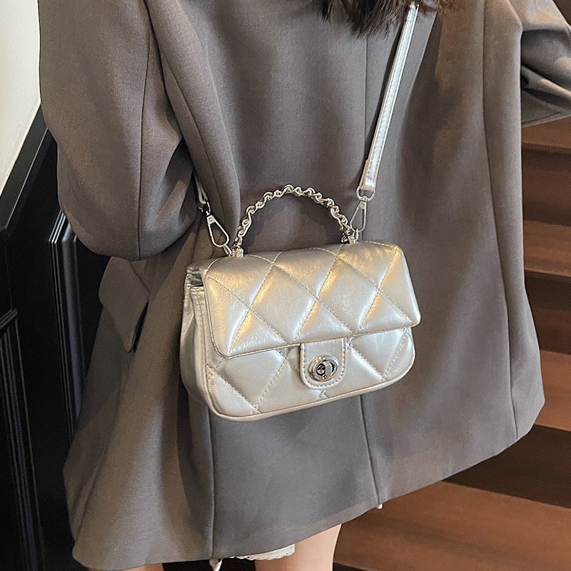 Bolso diagonal simple 2025 moda femenina todo fósforo Lingge fragante bolso de mensajero verano nuevo estilo pequeño bolso cuadrado pequeño
